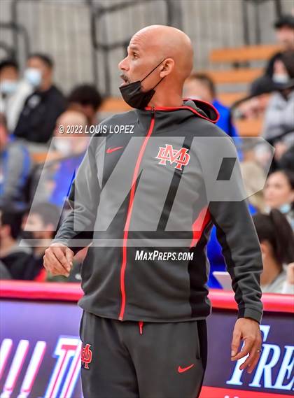 Thumbnail 1 in Mater Dei vs. Los Altos photogallery.