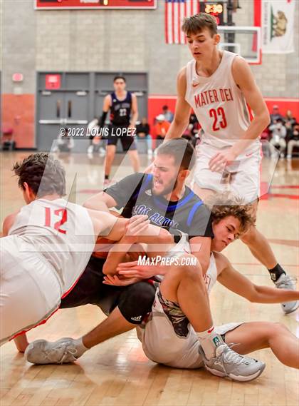 Thumbnail 3 in Mater Dei vs. Los Altos photogallery.