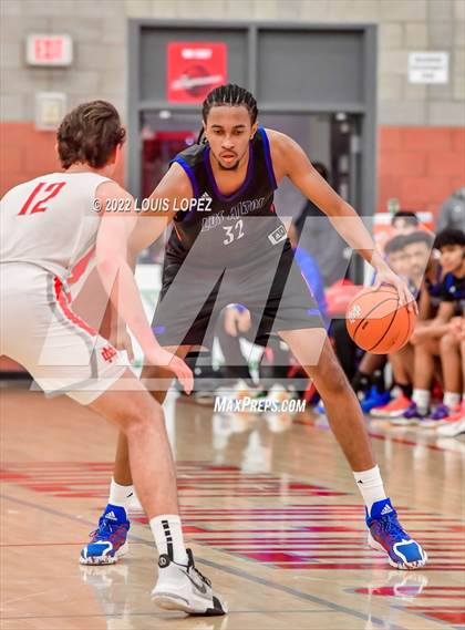 Thumbnail 1 in Mater Dei vs. Los Altos photogallery.
