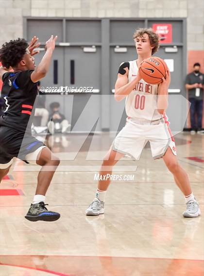 Thumbnail 2 in Mater Dei vs. Los Altos photogallery.