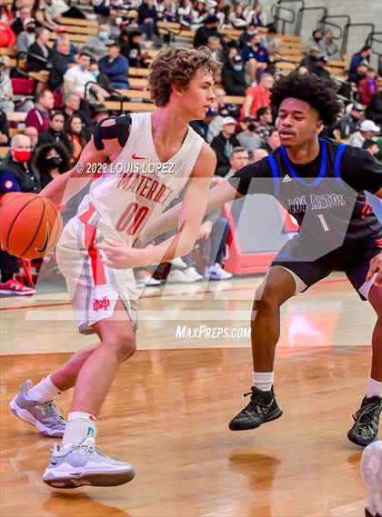Thumbnail 1 in Mater Dei vs. Los Altos photogallery.