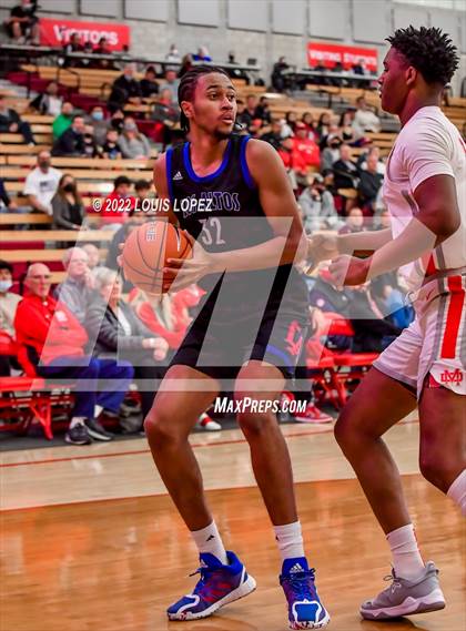 Thumbnail 2 in Mater Dei vs. Los Altos photogallery.