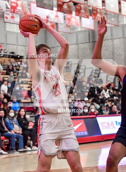 Thumbnail 3 in Mater Dei vs. Los Altos photogallery.