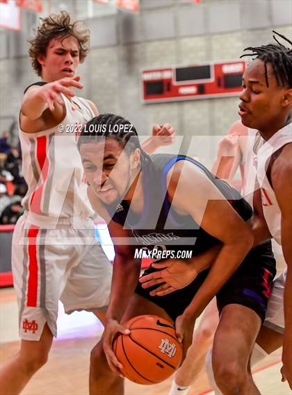 Thumbnail 3 in Mater Dei vs. Los Altos photogallery.