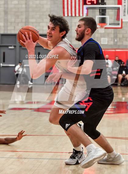 Thumbnail 2 in Mater Dei vs. Los Altos photogallery.