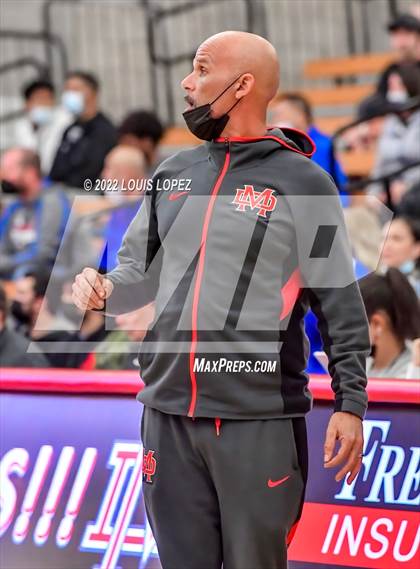Thumbnail 2 in Mater Dei vs. Los Altos photogallery.