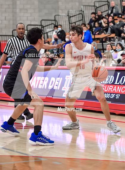Thumbnail 2 in Mater Dei vs. Los Altos photogallery.