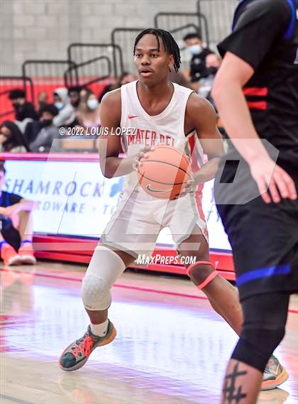 Thumbnail 1 in Mater Dei vs. Los Altos photogallery.