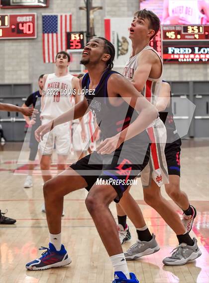 Thumbnail 3 in Mater Dei vs. Los Altos photogallery.