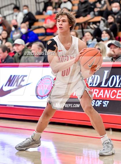 Thumbnail 1 in Mater Dei vs. Los Altos photogallery.