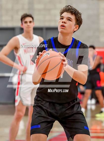 Thumbnail 3 in Mater Dei vs. Los Altos photogallery.