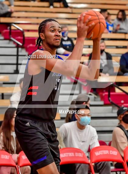 Thumbnail 3 in Mater Dei vs. Los Altos photogallery.