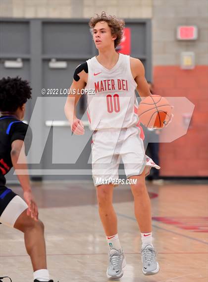 Thumbnail 3 in Mater Dei vs. Los Altos photogallery.