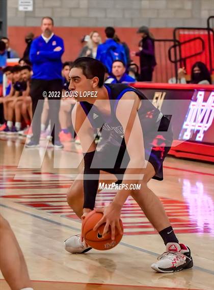 Thumbnail 1 in Mater Dei vs. Los Altos photogallery.