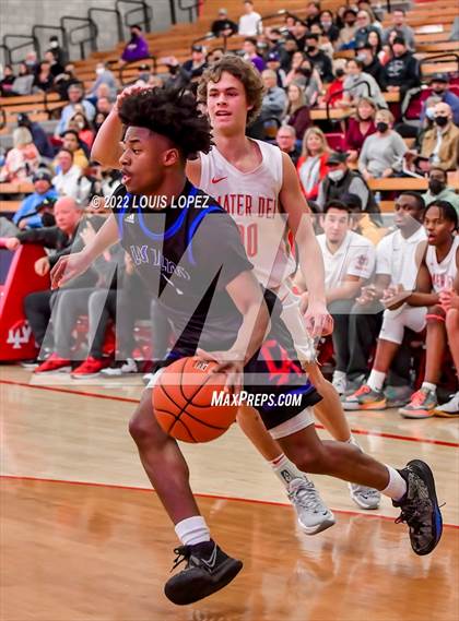 Thumbnail 2 in Mater Dei vs. Los Altos photogallery.