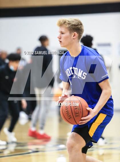 Thumbnail 3 in Bakersfield Christian vs  Santa Clarita Christian (The Warrior Showcase) photogallery.