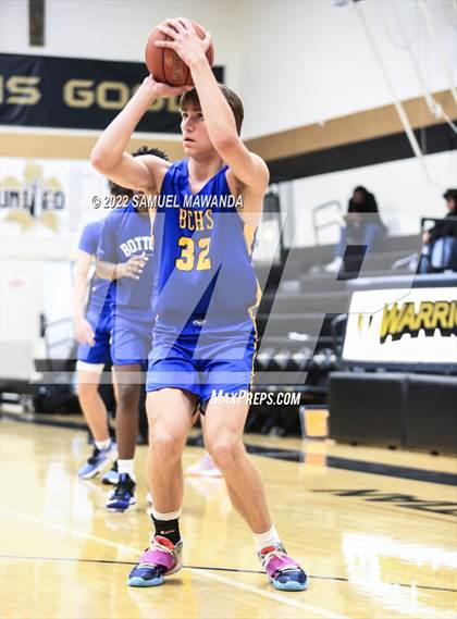 Thumbnail 3 in Bakersfield Christian vs  Santa Clarita Christian (The Warrior Showcase) photogallery.