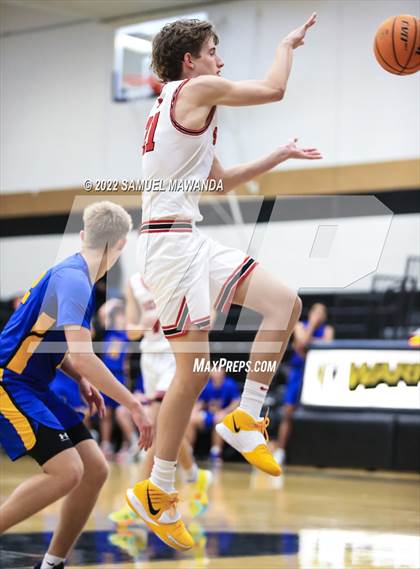 Thumbnail 2 in Bakersfield Christian vs  Santa Clarita Christian (The Warrior Showcase) photogallery.