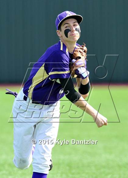Thumbnail 2 in Alvarado vs Peaster (Bowie Invitational) photogallery.