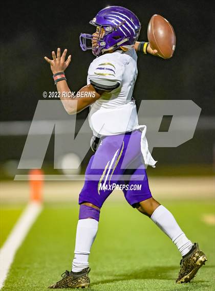 Thumbnail 3 in Lake Creek vs Montgomery photogallery.