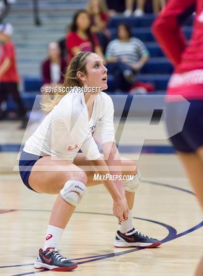 Thumbnail 2 in Great Oak vs. Santa Margarita photogallery.