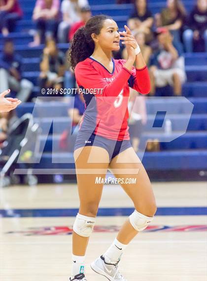Thumbnail 2 in Great Oak vs. Santa Margarita photogallery.