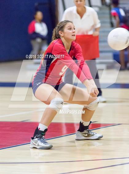 Thumbnail 3 in Great Oak vs. Santa Margarita photogallery.