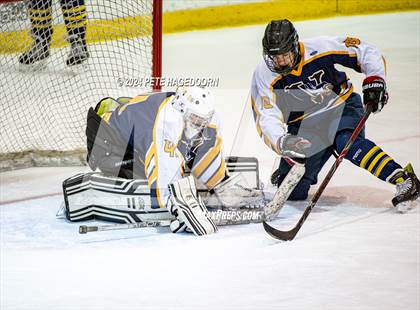 Thumbnail 2 in Morris Catholic @ Vernon photogallery.
