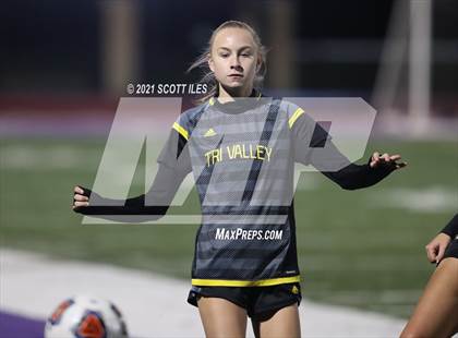 Thumbnail 1 in Fairfield Union vs. Tri-Valley (OHSAA D2 Regional) photogallery.