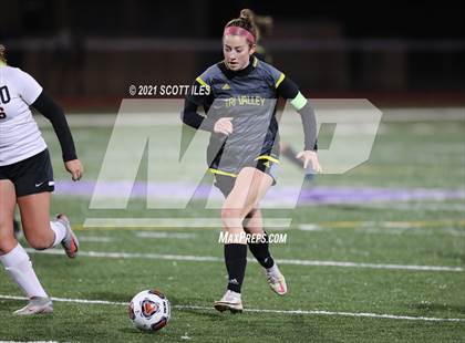 Thumbnail 1 in Fairfield Union vs. Tri-Valley (OHSAA D2 Regional) photogallery.