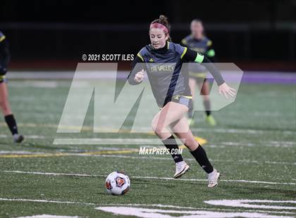 Thumbnail 3 in Fairfield Union vs. Tri-Valley (OHSAA D2 Regional) photogallery.