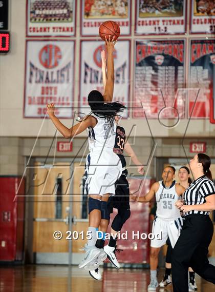 Thumbnail 2 in Oaks Christian vs Sierra Canyon (CIF SoCal Regional Division 4 Final) photogallery.