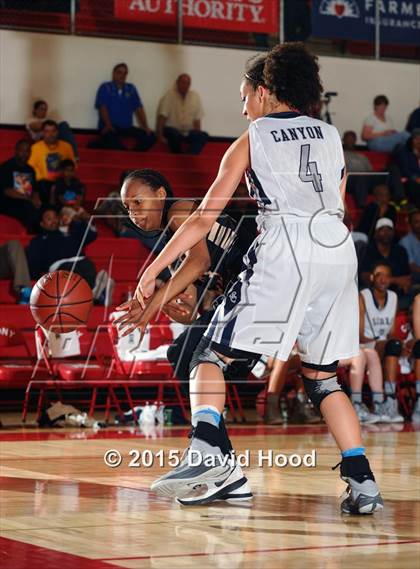 Thumbnail 3 in Oaks Christian vs Sierra Canyon (CIF SoCal Regional Division 4 Final) photogallery.