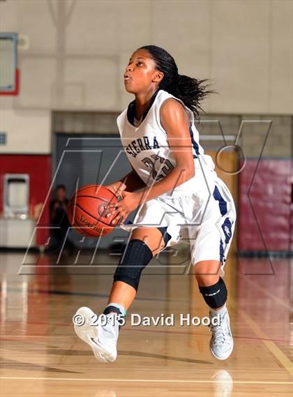 Thumbnail 2 in Oaks Christian vs Sierra Canyon (CIF SoCal Regional Division 4 Final) photogallery.