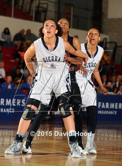 Thumbnail 3 in Oaks Christian vs Sierra Canyon (CIF SoCal Regional Division 4 Final) photogallery.