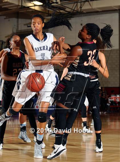 Thumbnail 1 in Oaks Christian vs Sierra Canyon (CIF SoCal Regional Division 4 Final) photogallery.