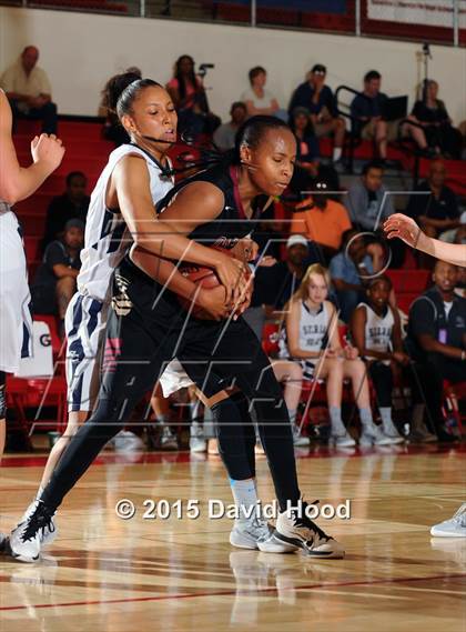 Thumbnail 1 in Oaks Christian vs Sierra Canyon (CIF SoCal Regional Division 4 Final) photogallery.