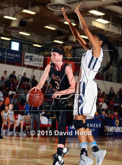 Thumbnail 2 in Oaks Christian vs Sierra Canyon (CIF SoCal Regional Division 4 Final) photogallery.
