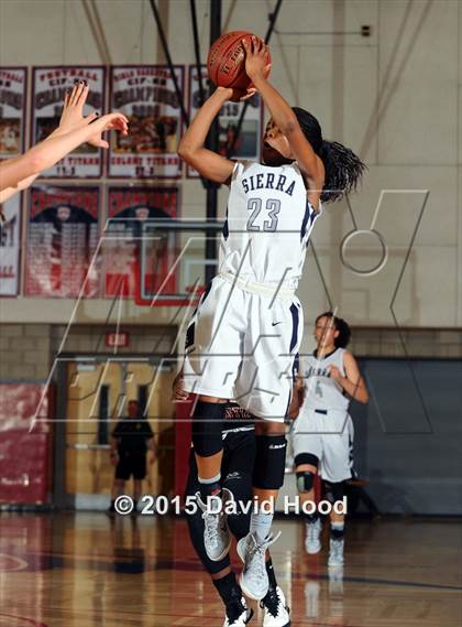Thumbnail 2 in Oaks Christian vs Sierra Canyon (CIF SoCal Regional Division 4 Final) photogallery.