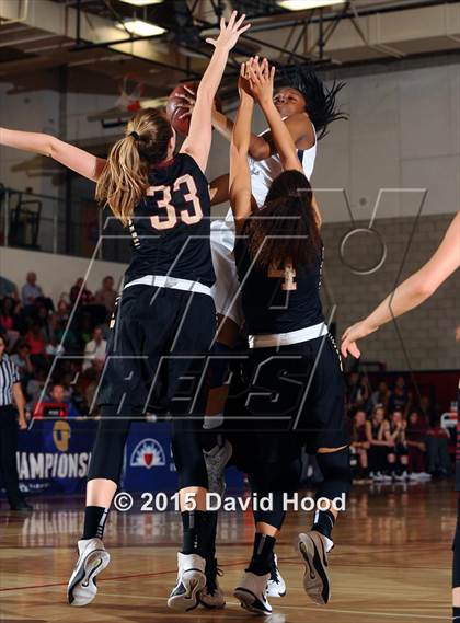 Thumbnail 1 in Oaks Christian vs Sierra Canyon (CIF SoCal Regional Division 4 Final) photogallery.
