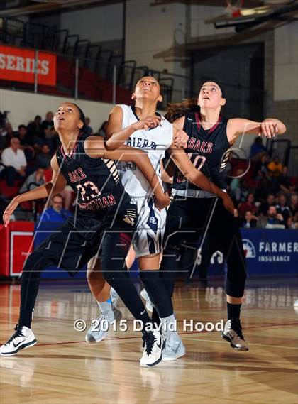 Thumbnail 3 in Oaks Christian vs Sierra Canyon (CIF SoCal Regional Division 4 Final) photogallery.