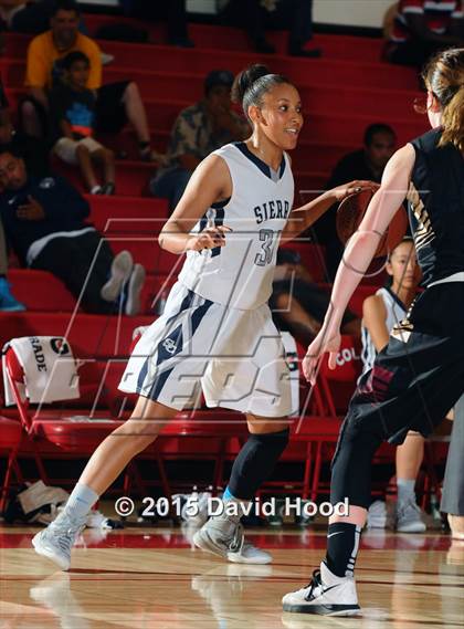 Thumbnail 2 in Oaks Christian vs Sierra Canyon (CIF SoCal Regional Division 4 Final) photogallery.