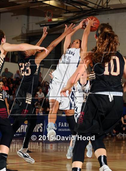 Thumbnail 2 in Oaks Christian vs Sierra Canyon (CIF SoCal Regional Division 4 Final) photogallery.
