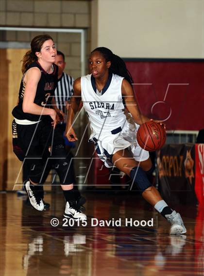 Thumbnail 1 in Oaks Christian vs Sierra Canyon (CIF SoCal Regional Division 4 Final) photogallery.