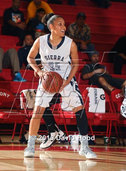 Thumbnail 3 in Oaks Christian vs Sierra Canyon (CIF SoCal Regional Division 4 Final) photogallery.
