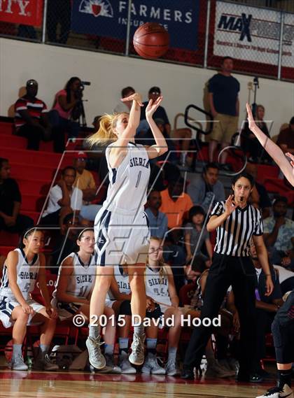 Thumbnail 3 in Oaks Christian vs Sierra Canyon (CIF SoCal Regional Division 4 Final) photogallery.