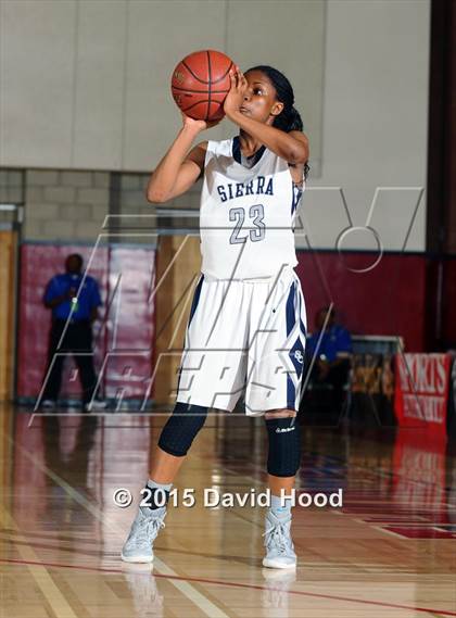 Thumbnail 1 in Oaks Christian vs Sierra Canyon (CIF SoCal Regional Division 4 Final) photogallery.