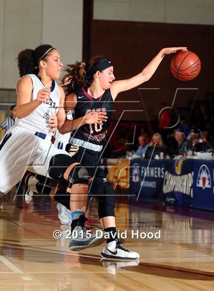 Thumbnail 2 in Oaks Christian vs Sierra Canyon (CIF SoCal Regional Division 4 Final) photogallery.