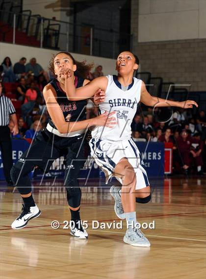 Thumbnail 3 in Oaks Christian vs Sierra Canyon (CIF SoCal Regional Division 4 Final) photogallery.