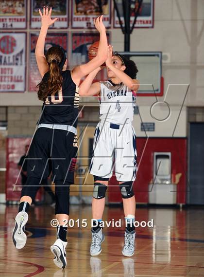 Thumbnail 2 in Oaks Christian vs Sierra Canyon (CIF SoCal Regional Division 4 Final) photogallery.